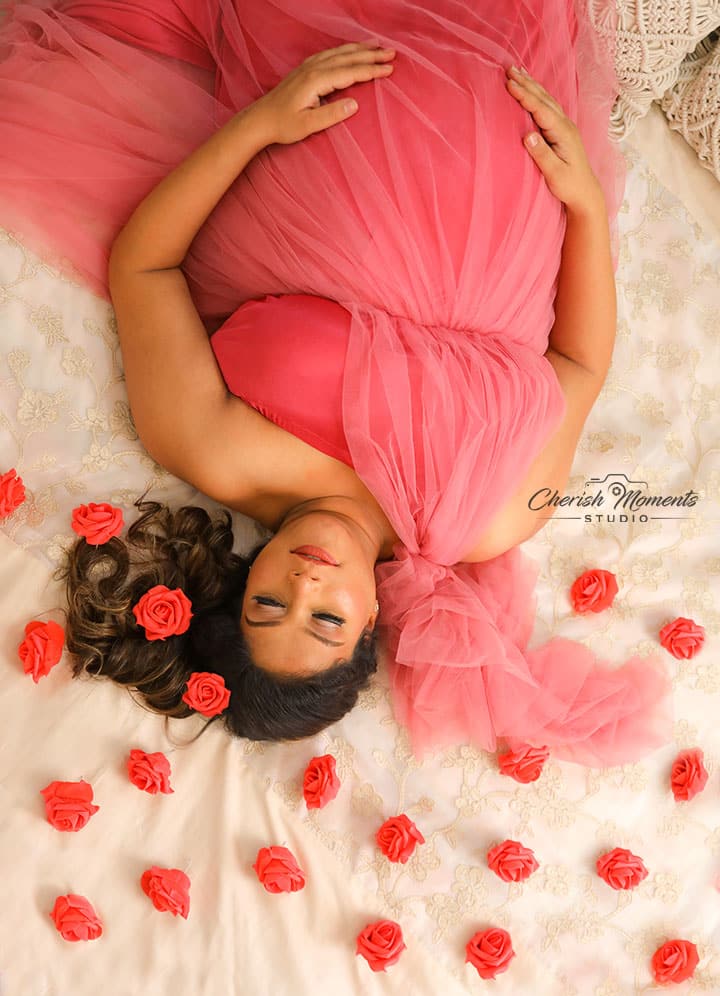 Best Affordable Premium Maternity Photoshoot in Noida, Delhi NCR