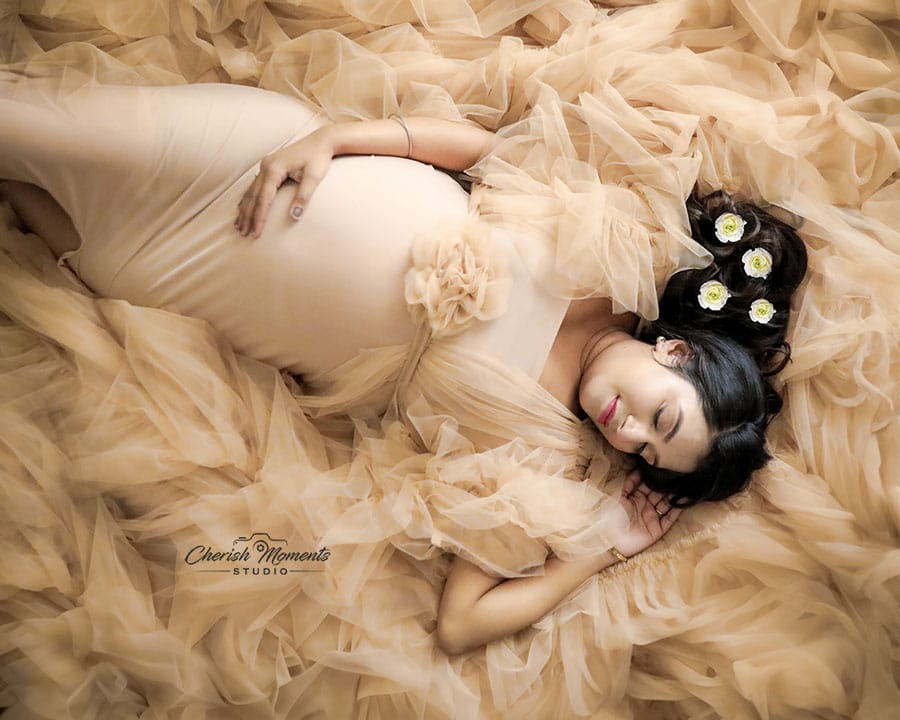 Best Affordable Premium Maternity Photoshoot in Noida, Delhi NCR